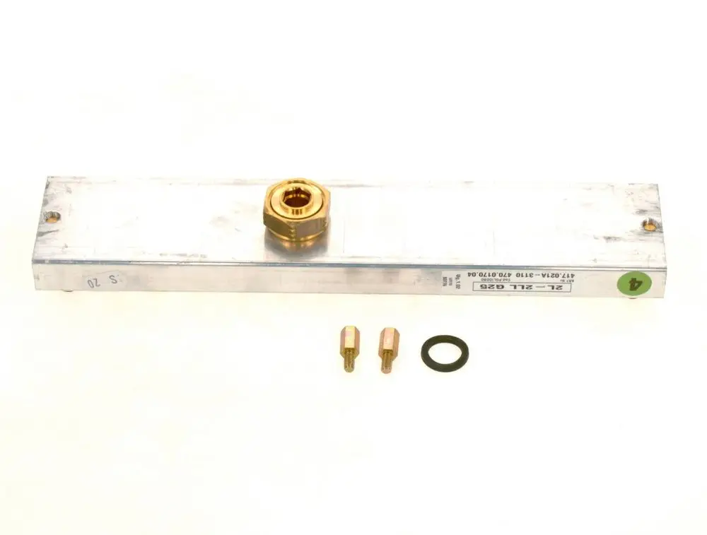 BOSCH Düsenplatte in Aluminium, mit einer goldfarbenen Befestigung und zwei passenden Anschlüssen sowie einem O-Ring, auf einem weißen Hintergrund präsentiert.